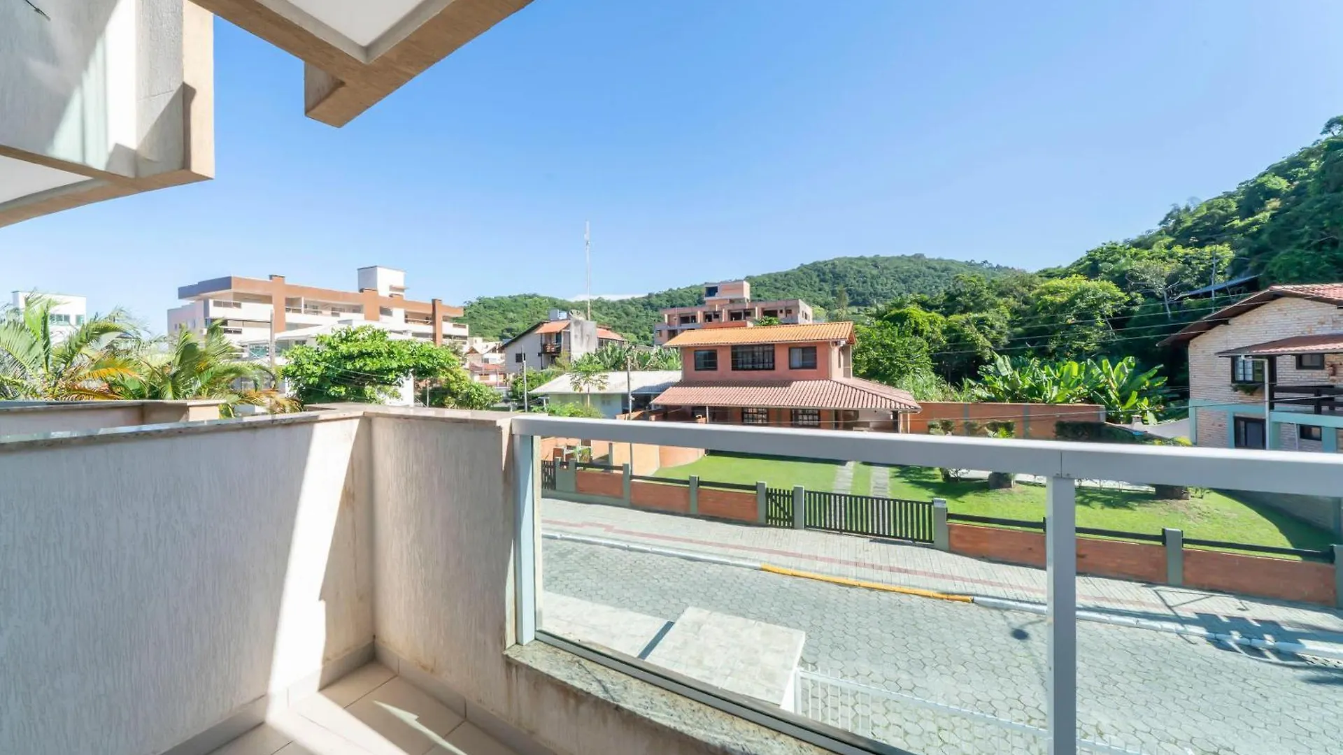 Apartamento A 150 Metros Da Praia Bombinhas Com 110M2 Natureza E Praia Juntos Apt Completo Pra Toda Familia Com Elevador #Uma Verdadeira Experiencia#