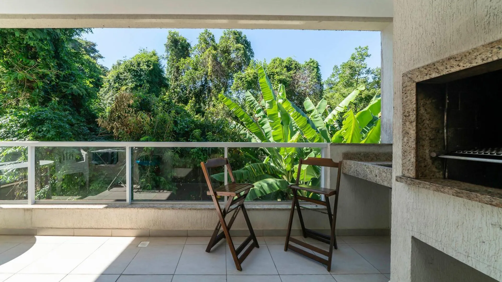 Apartamento A 150 Metros Da Praia Bombinhas Com 110M2 Natureza E Praia Juntos Apt Completo Pra Toda Familia Com Elevador #Uma Verdadeira Experiencia# 0*,  Brazílie