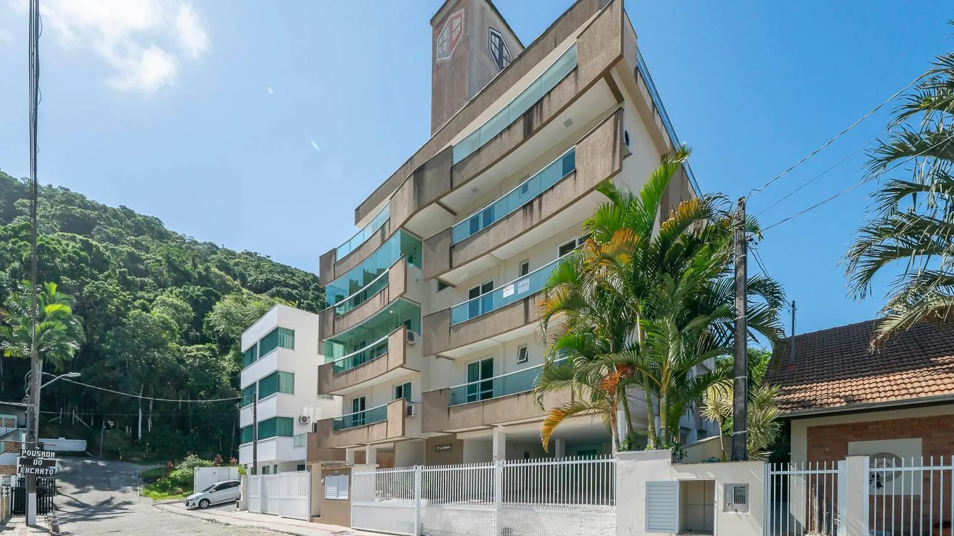 Apartamento A 150 Metros Da Praia Bombinhas Com 110M2 Natureza E Praia Juntos Apt Completo Pra Toda Familia Com Elevador #Uma Verdadeira Experiencia# 0*,  Brazílie